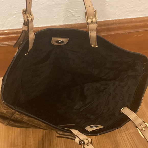 Micheal Kors Purse - Picture 4 of 4